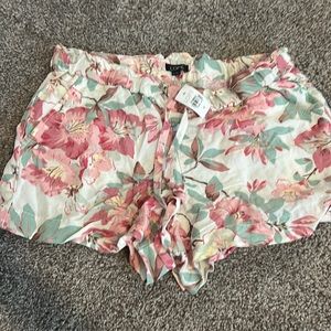 Loft NWT flowered shorts. Size medium